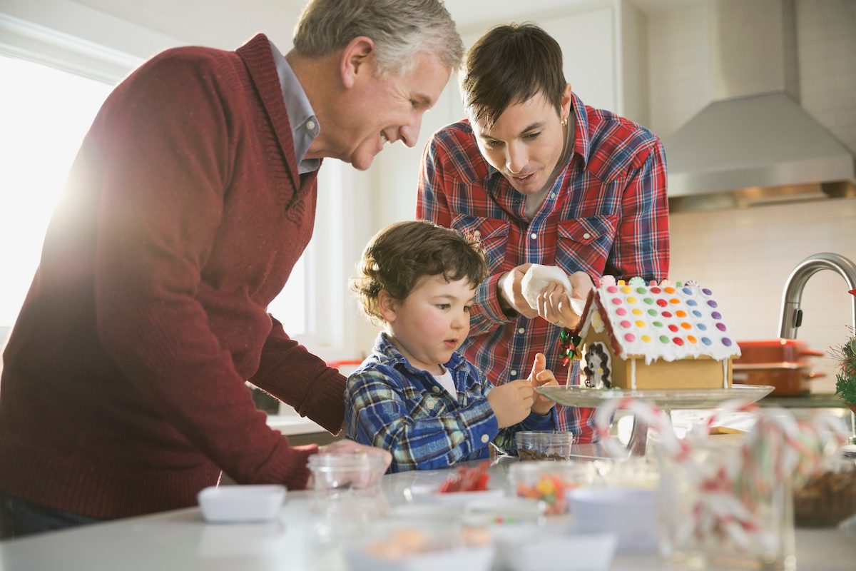 Making gingerbread house